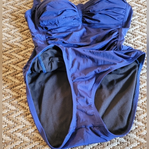 La Blanca One Piece Sweetheart Swim Suit Navy Blue Shirred Front Size 8 #LB2ZQ11 - Picture 12 of 16